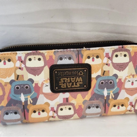 Loungefly Handbags - Star Wars Loungefly Ewok Printed
Faux Leather Top Zip Wallet Purse.
